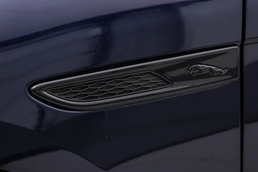 2025 Jaguar F-Pace - Image 13 of 21