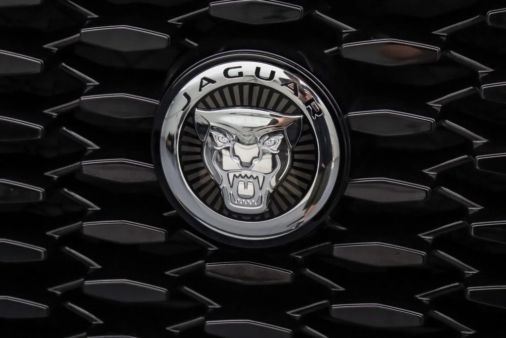 2025 Jaguar F-Pace - Image 12 of 21
