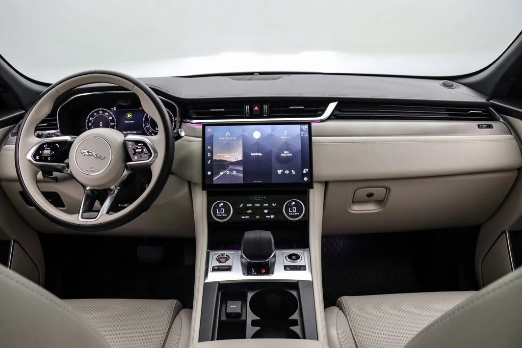2025 Jaguar F-Pace - Image 17 of 21