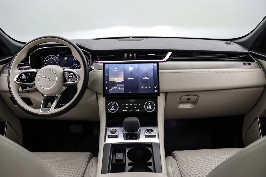2025 Jaguar F-Pace - Image 17 of 21