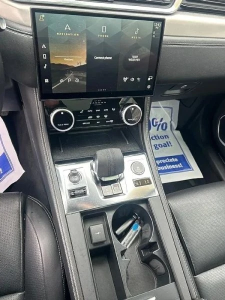 2025 Jaguar F-Pace - Image 8 of 12