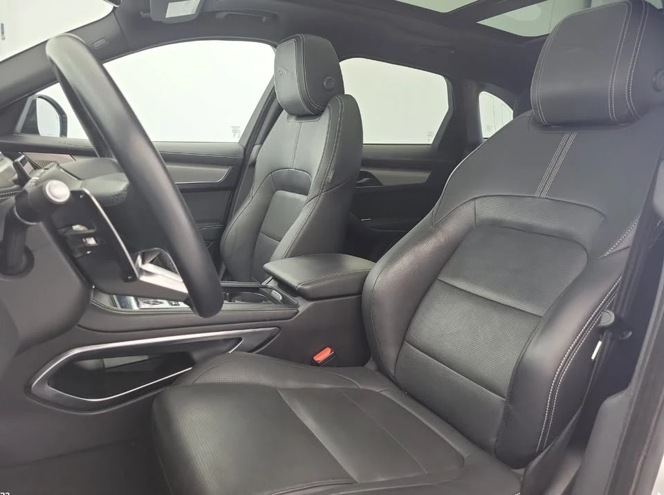 2025 Jaguar F-Pace - Image 11 of 16