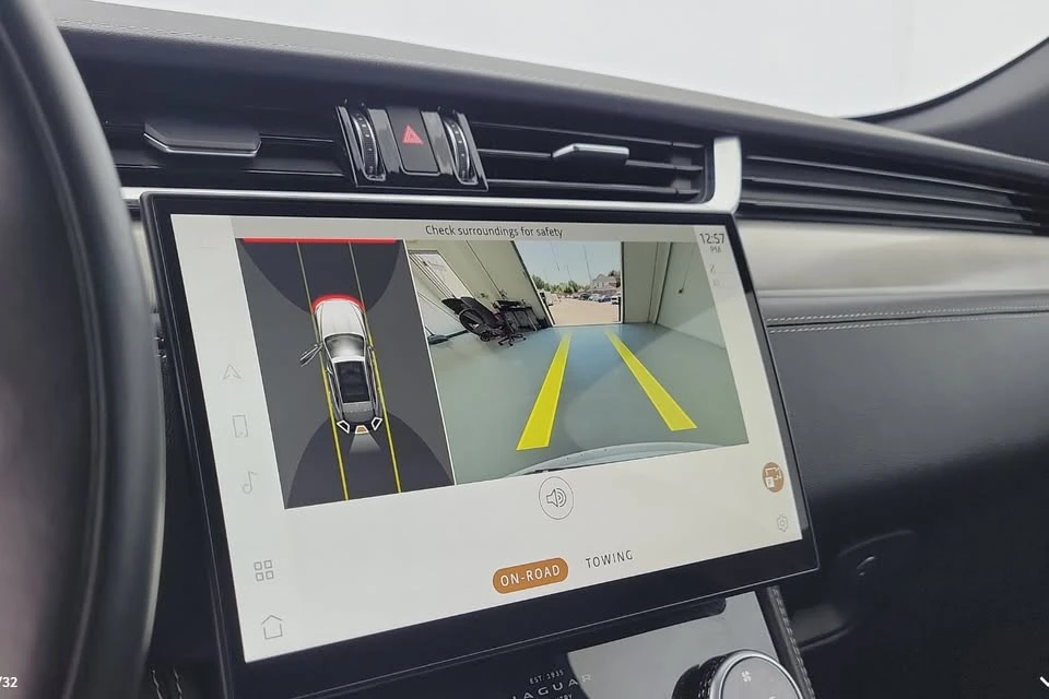 2025 Jaguar F-Pace - Image 14 of 16