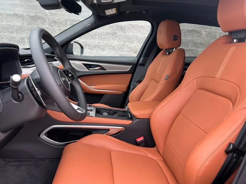 2025 Jaguar F-Pace - Image 11 of 12