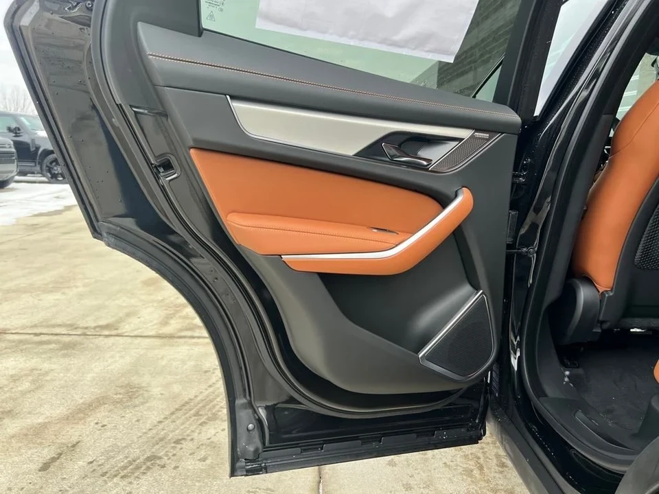 2025 Jaguar F-Pace - Image 12 of 12