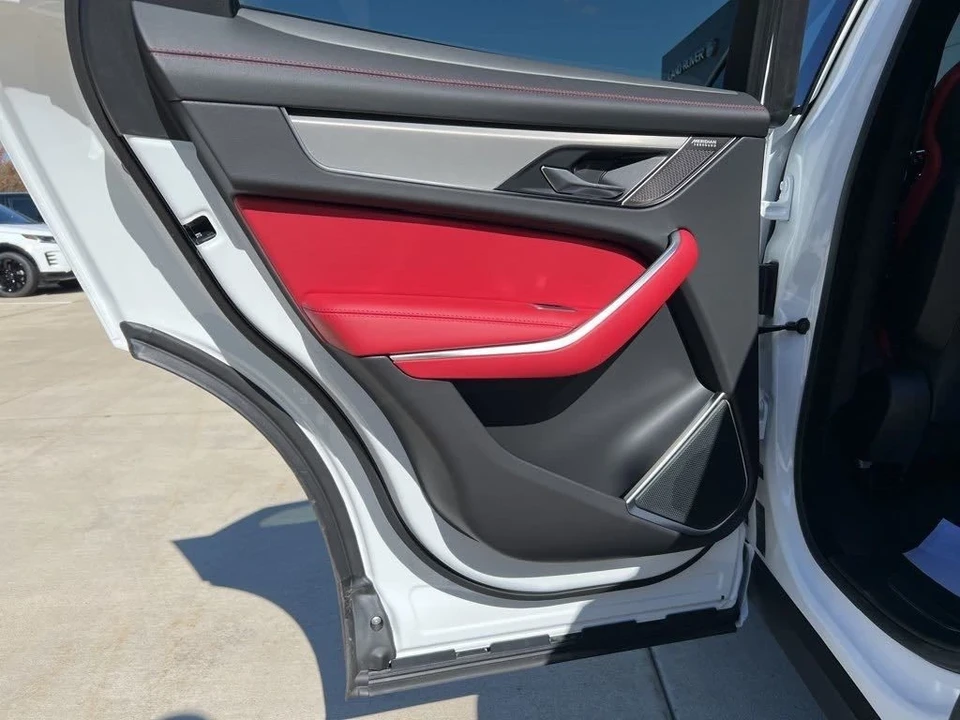 2025 Jaguar F-Pace - Image 12 of 12