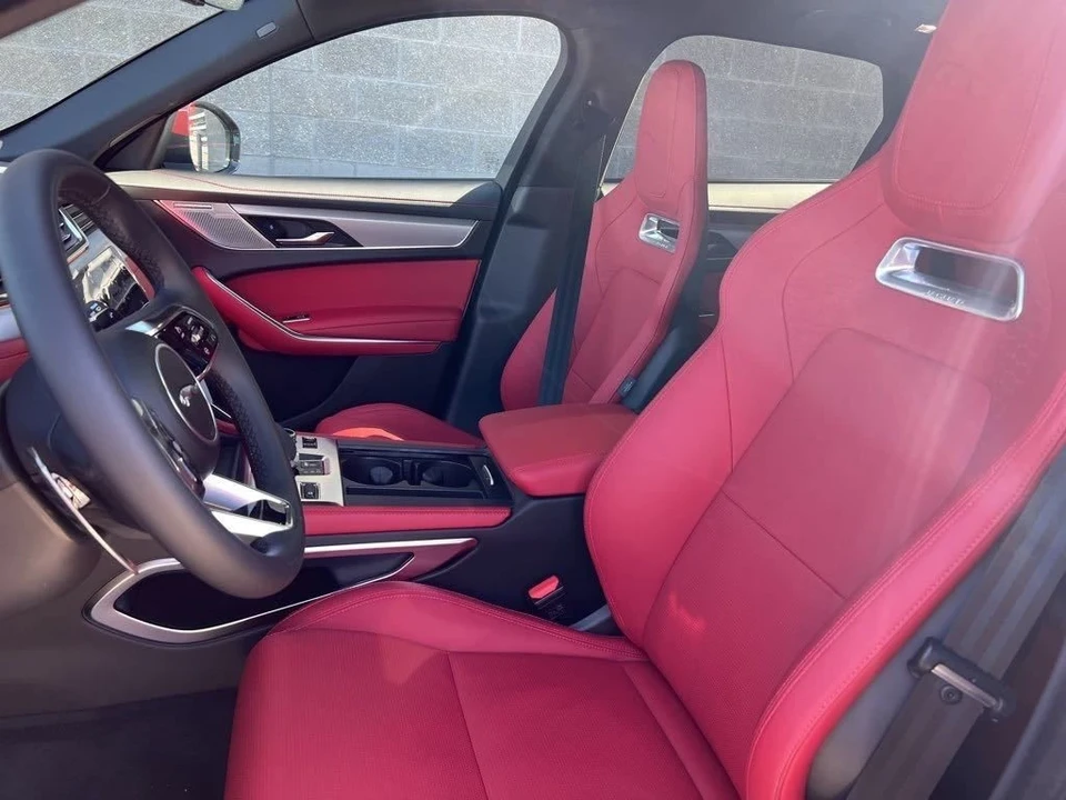2025 Jaguar F-Pace - Image 11 of 12