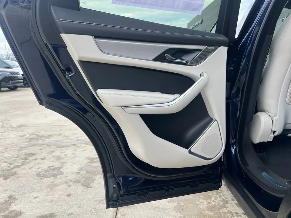 2025 Jaguar F-Pace - Image 12 of 12