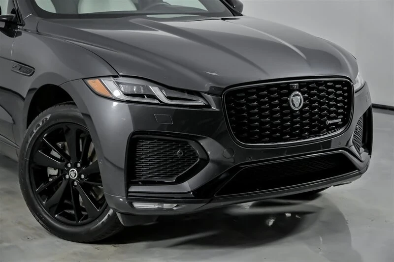 2025 Jaguar F-Pace - Image 3 of 21
