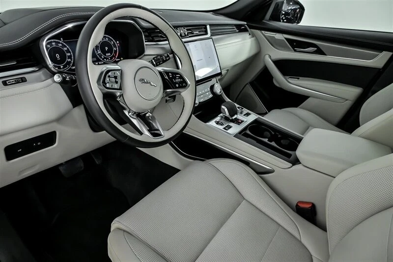 2025 Jaguar F-Pace - Image 20 of 21