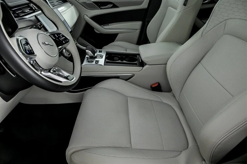 2025 Jaguar F-Pace - Image 21 of 21