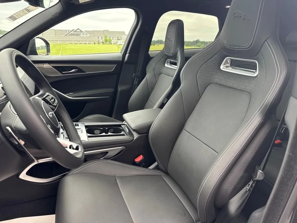 2025 Jaguar F-Pace - Image 11 of 12