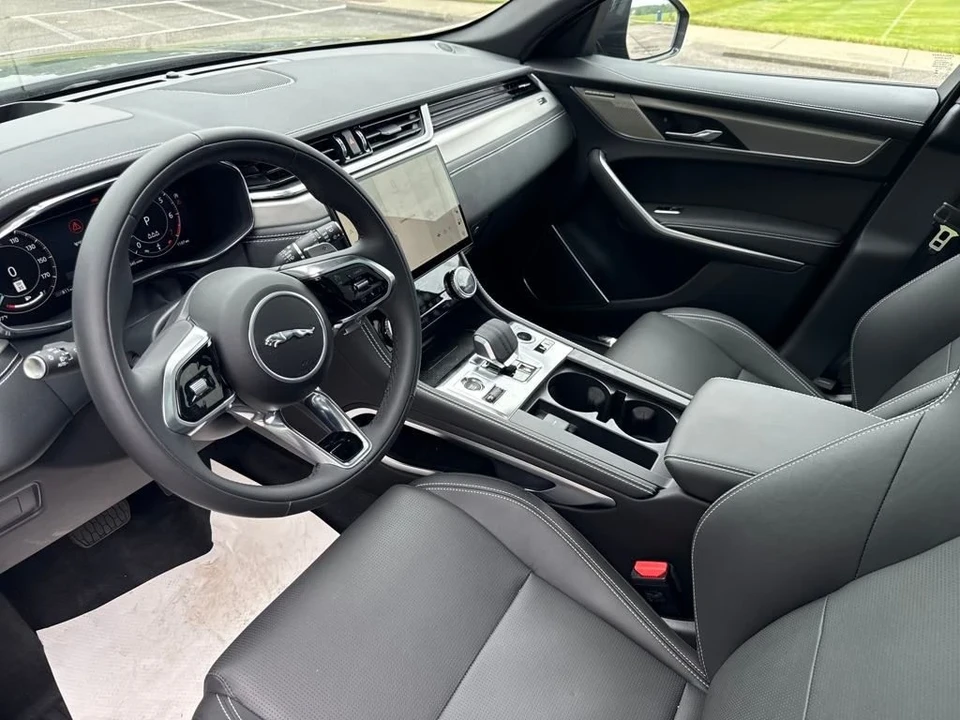 2025 Jaguar F-Pace - Image 12 of 12