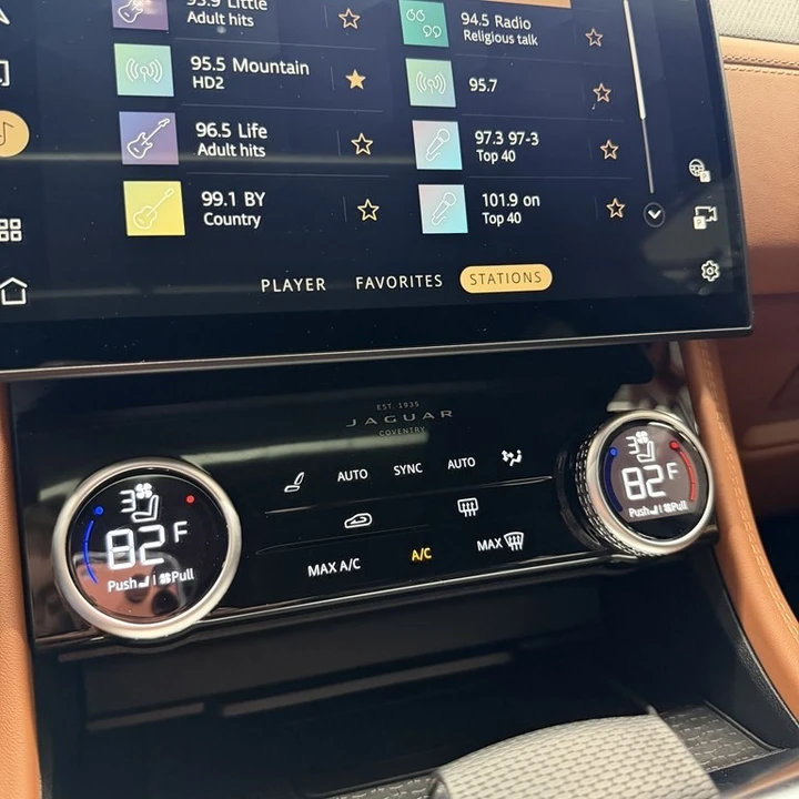 2025 Jaguar F-Pace SVR - Image 15 of 21