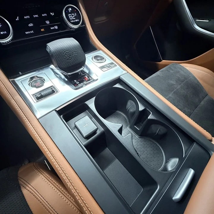 2025 Jaguar F-Pace SVR - Image 16 of 21