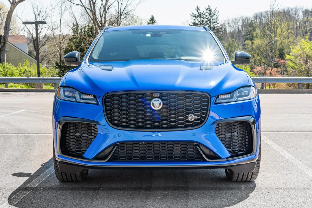 2025 Jaguar F-Pace SVR - Image 2 of 31