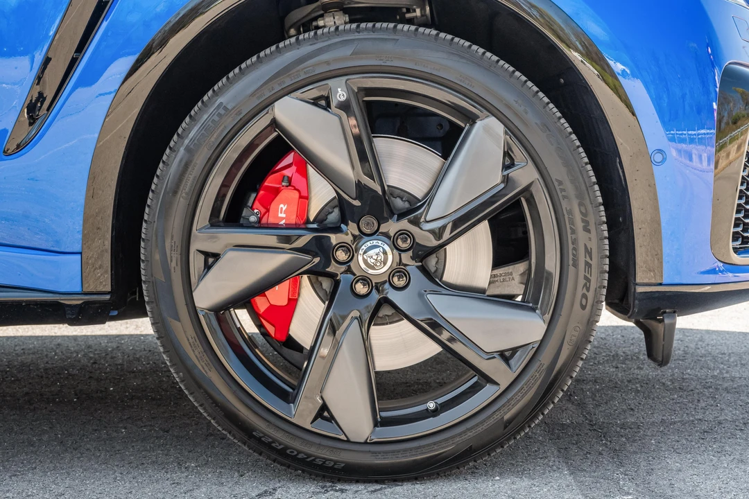 2025 Jaguar F-Pace SVR - Image 25 of 31