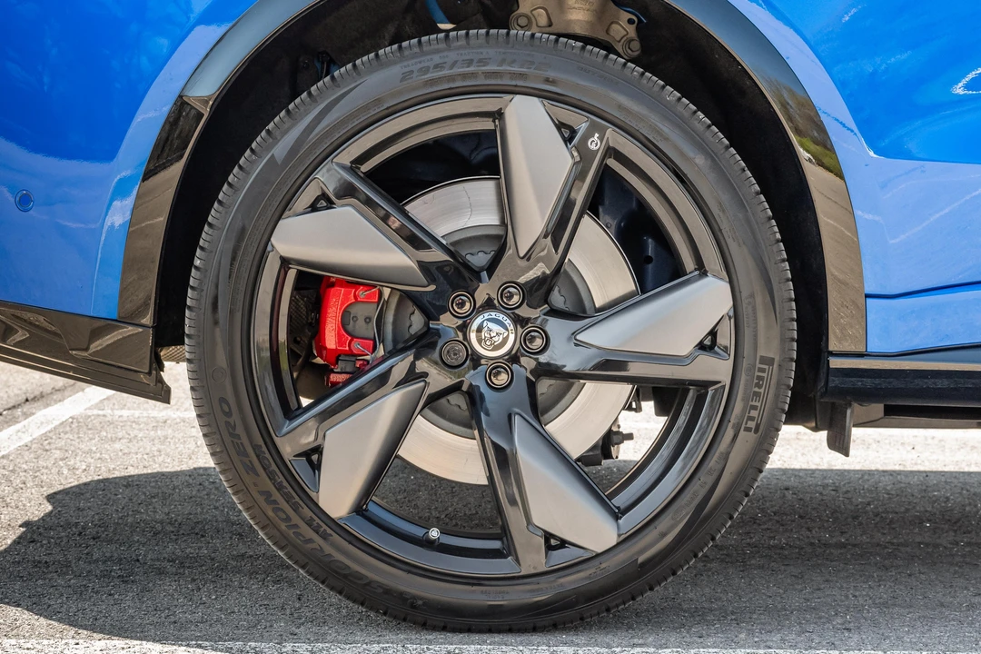 2025 Jaguar F-Pace SVR - Image 24 of 31
