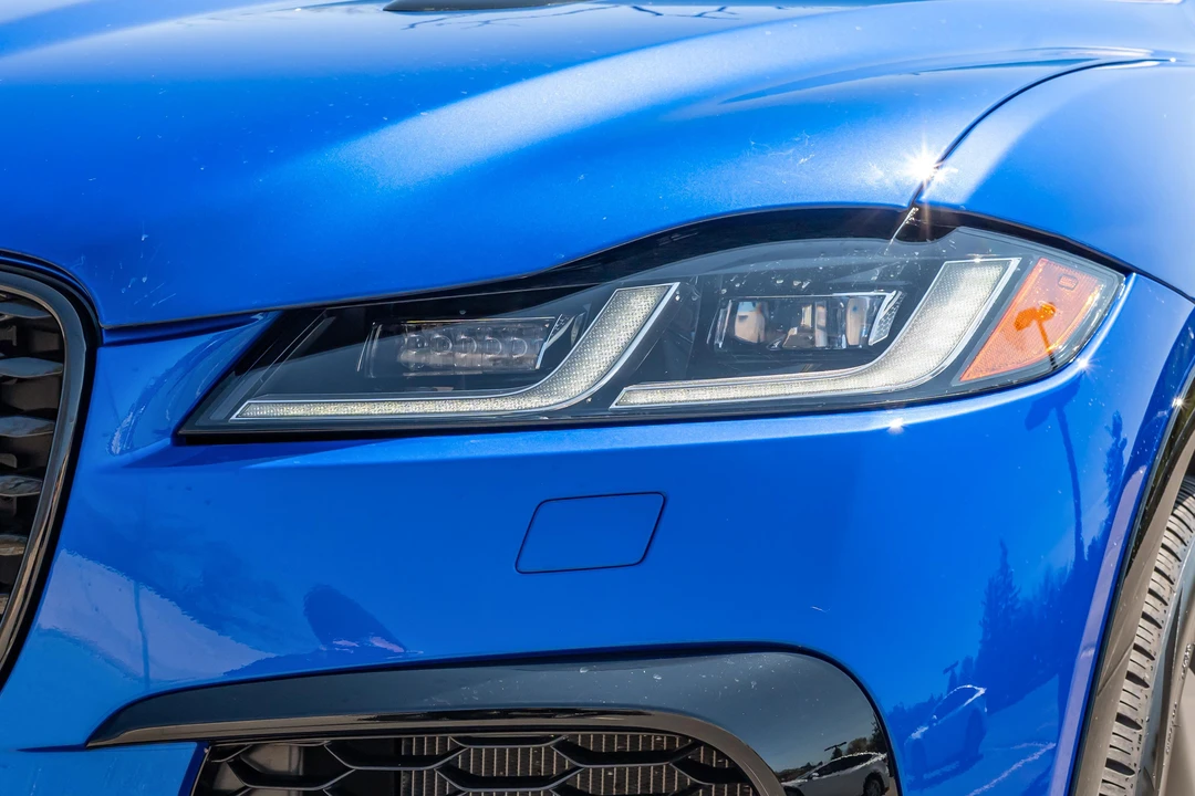 2025 Jaguar F-Pace SVR - Image 12 of 31