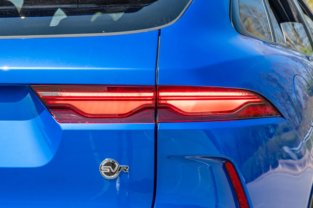 2025 Jaguar F-Pace SVR - Image 17 of 31