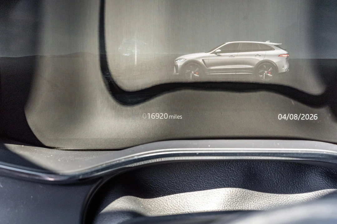 2025 Jaguar F-Pace SVR - Image 30 of 31