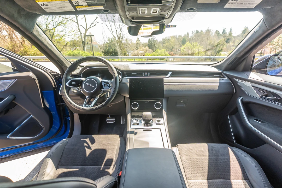 2025 Jaguar F-Pace SVR - Image 27 of 31