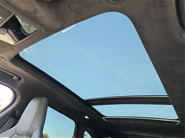 2025 Jaguar F-Pace SVR - Image 17 of 21