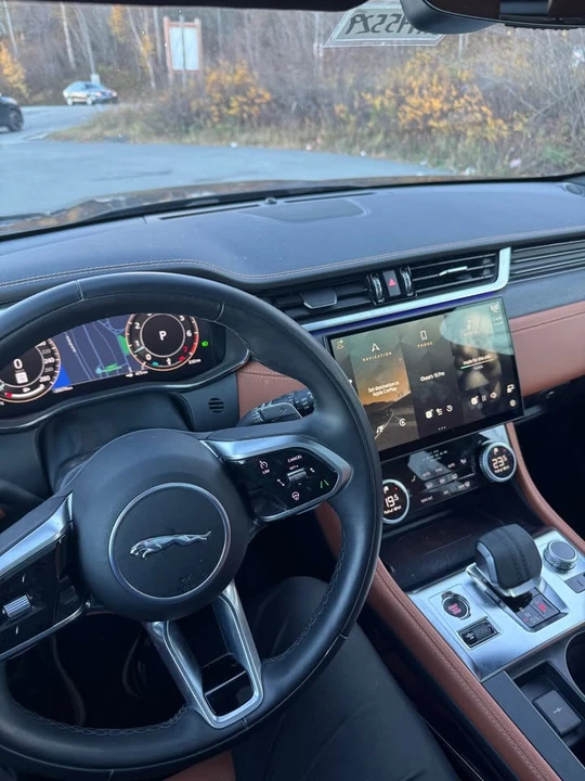 2025 Jaguar F-Pace - Image 6 of 9