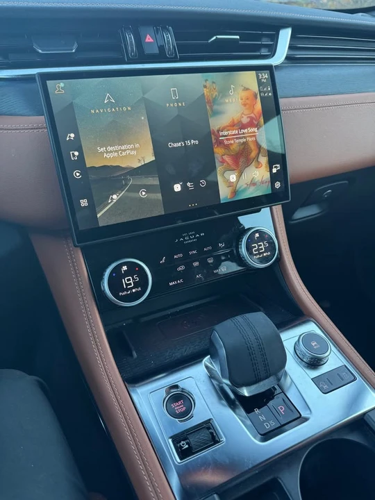 2025 Jaguar F-Pace - Image 8 of 9