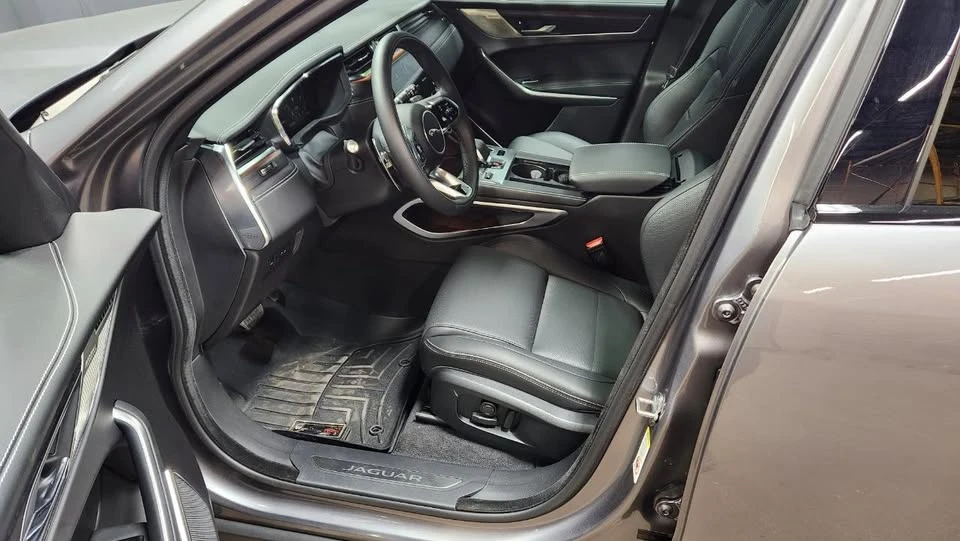 2025 Jaguar F-Pace - Image 19 of 20