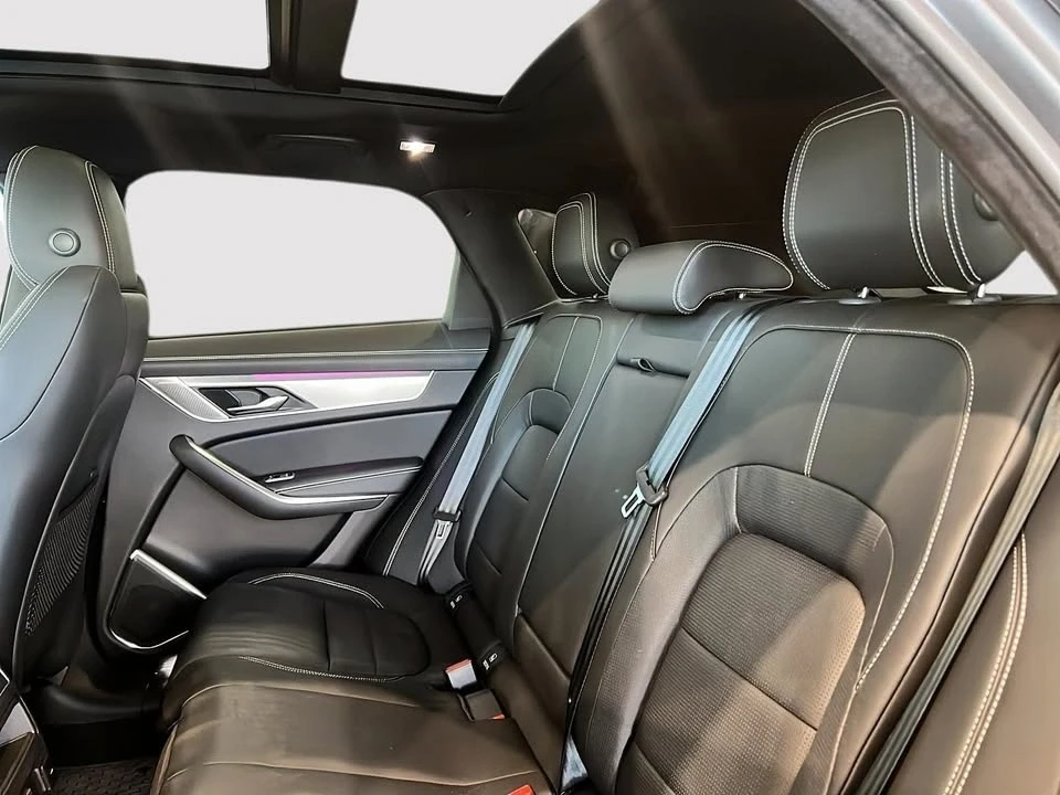 2025 Jaguar F-Pace - Image 11 of 15