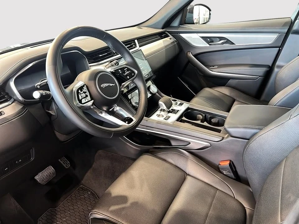 2025 Jaguar F-Pace - Image 8 of 15