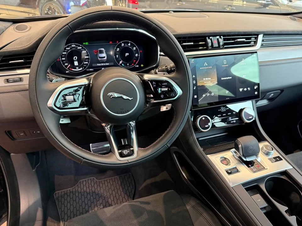 2025 Jaguar F-Pace - Image 10 of 20