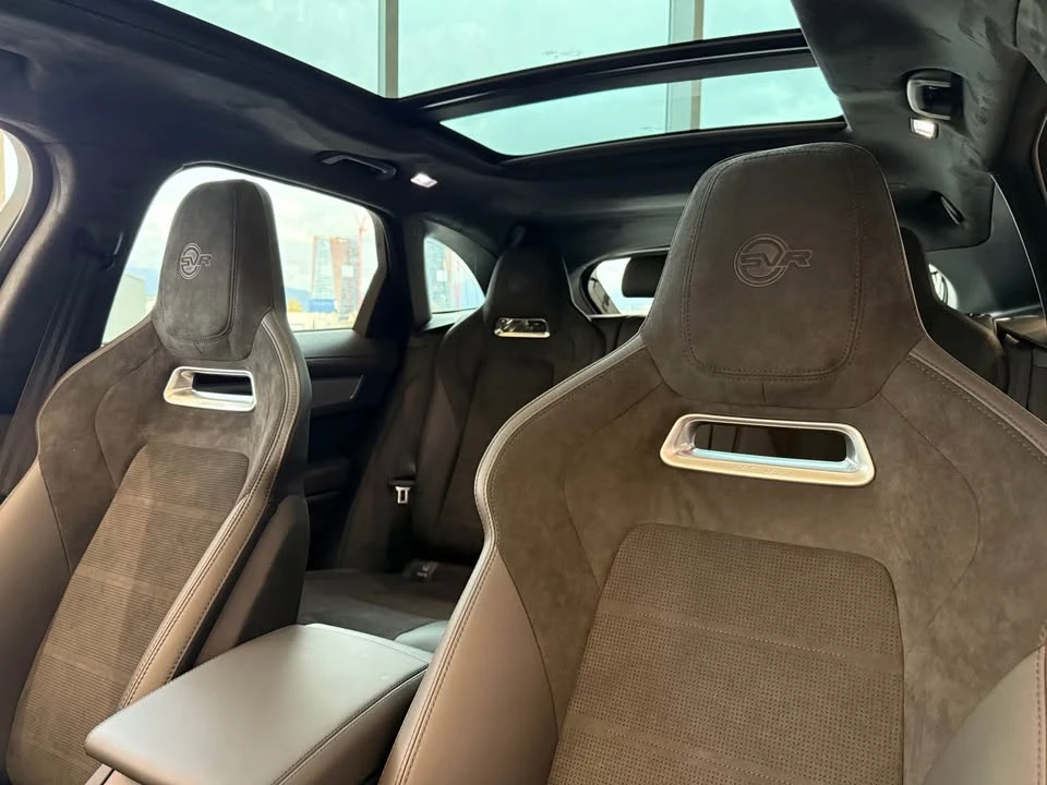 2025 Jaguar F-Pace - Image 11 of 20