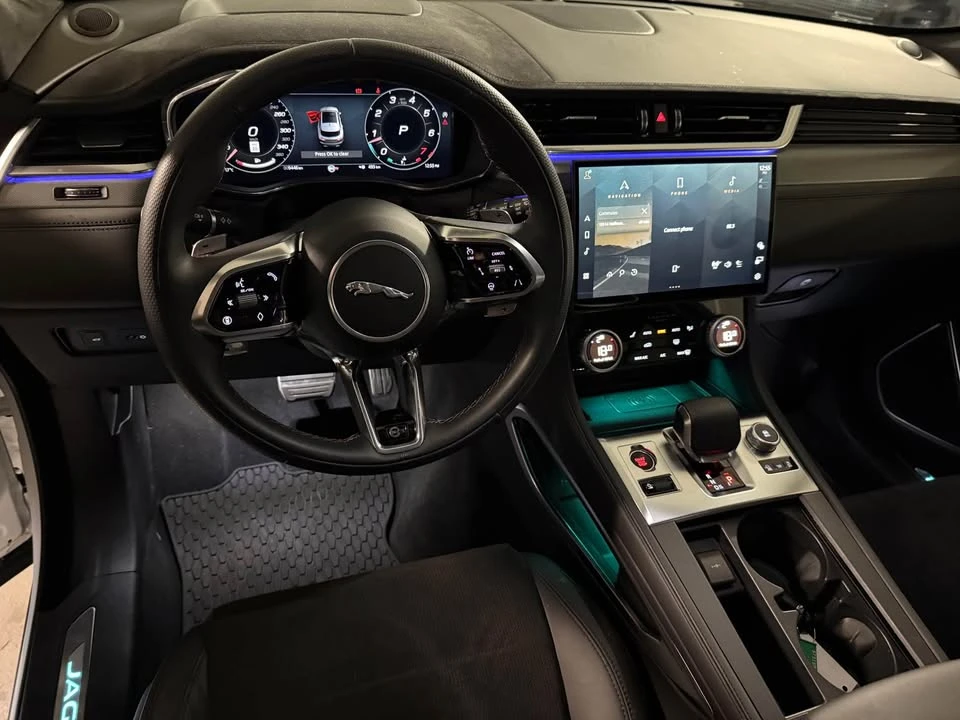 2025 Jaguar F-Pace - Image 17 of 20
