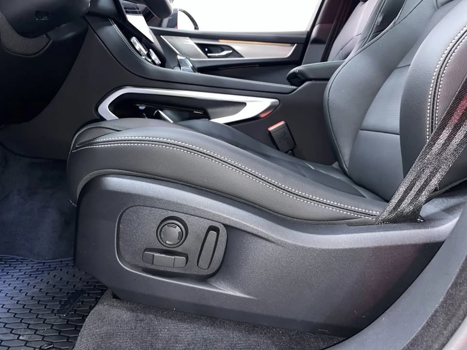 2025 Jaguar F-Pace - Image 18 of 18