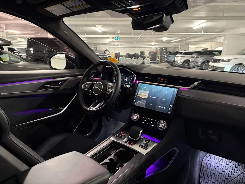 2025 Jaguar F-Pace - Image 14 of 20