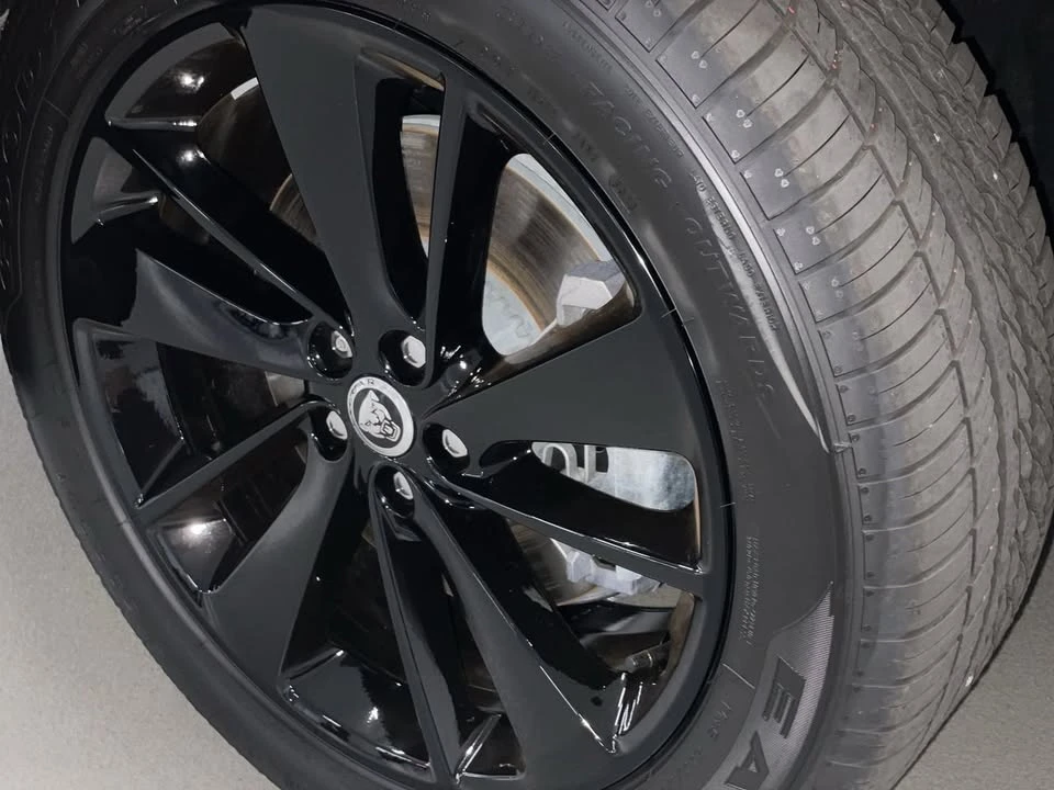 2025 Jaguar F-Pace - Image 18 of 19