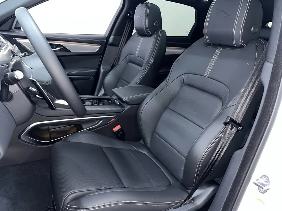 2025 Jaguar F-Pace - Image 17 of 18