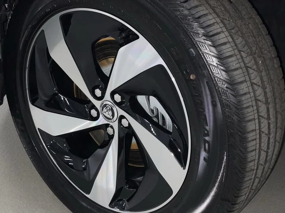 2025 Jaguar F-Pace - Image 16 of 18