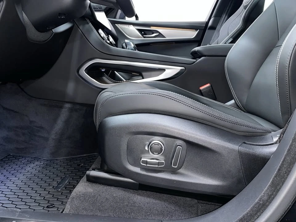 2025 Jaguar F-Pace - Image 19 of 19