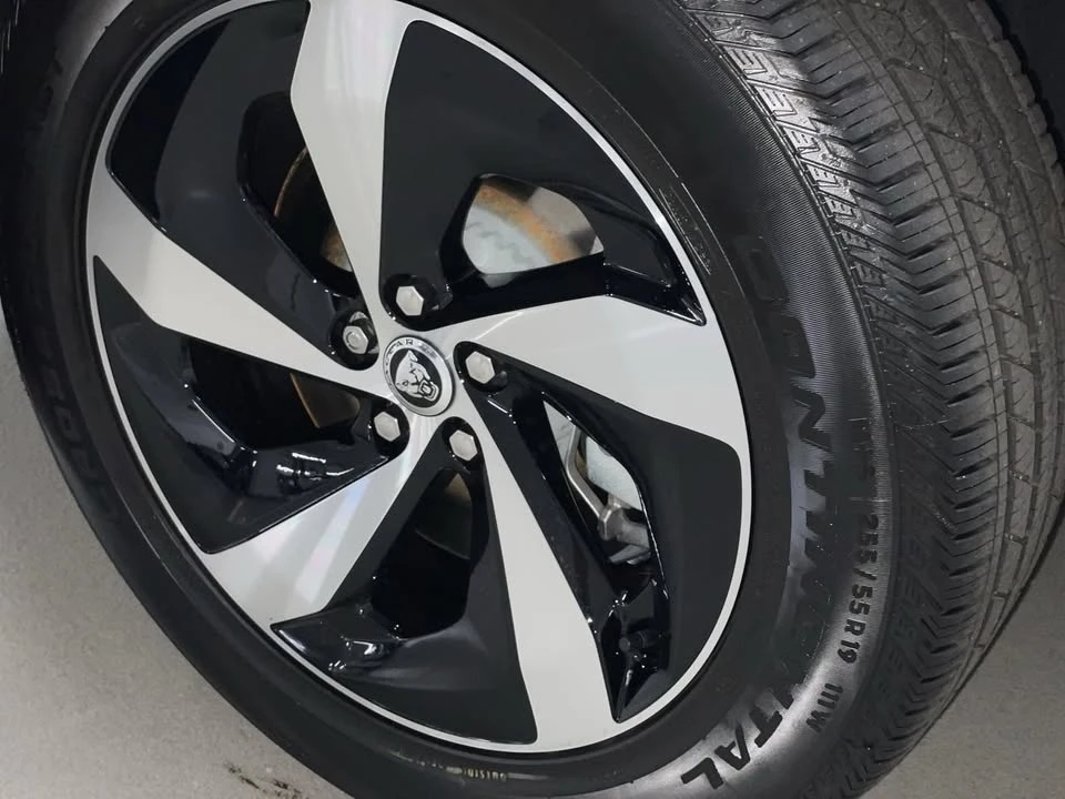 2025 Jaguar F-Pace - Image 18 of 20