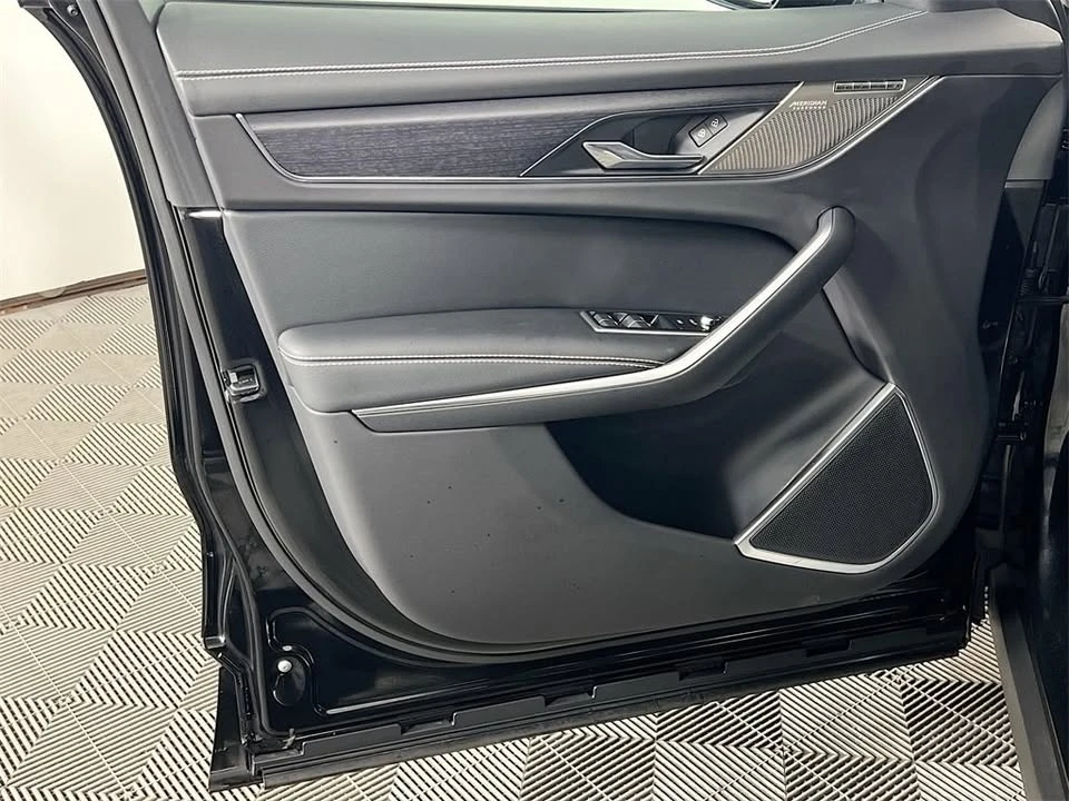 2025 Jaguar F-Pace - Image 19 of 20