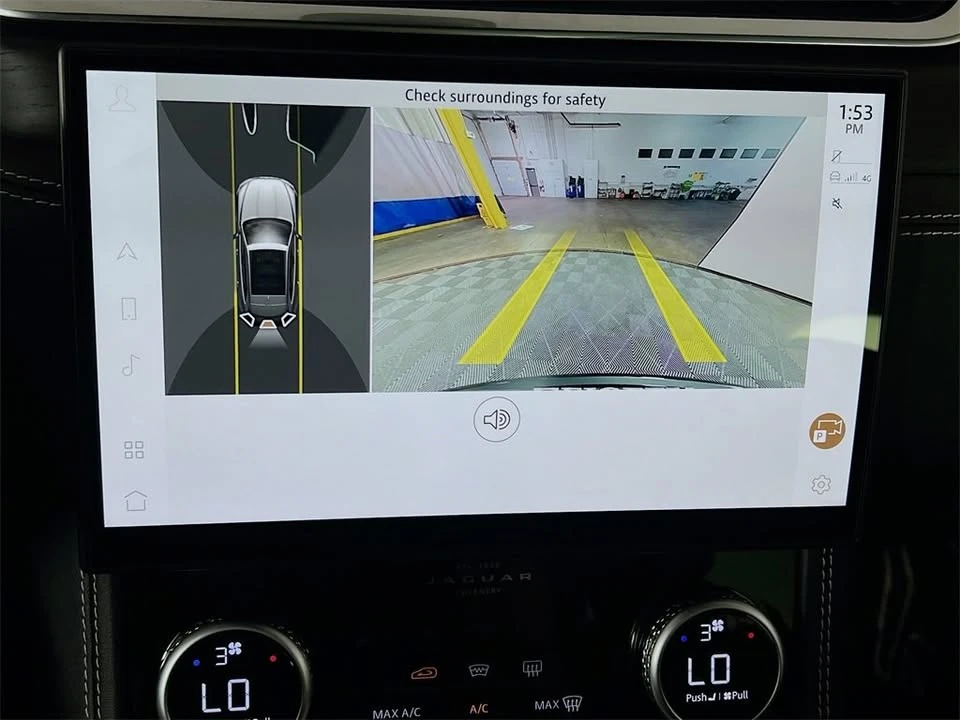 2025 Jaguar F-Pace - Image 15 of 20
