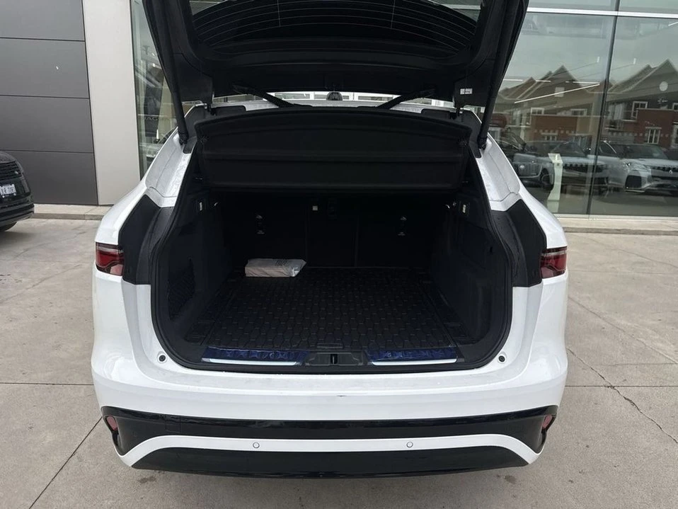 2025 Jaguar F-Pace - Image 18 of 18