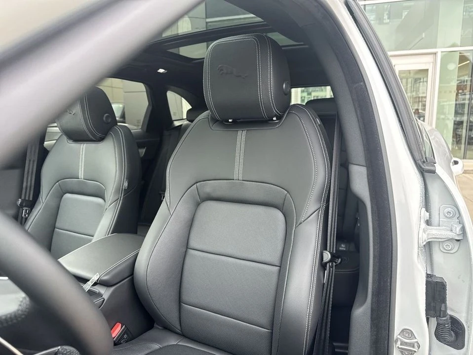 2025 Jaguar F-Pace - Image 5 of 18