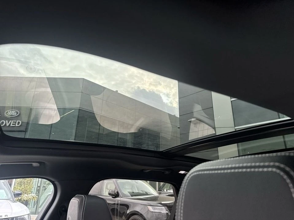 2025 Jaguar F-Pace - Image 16 of 18