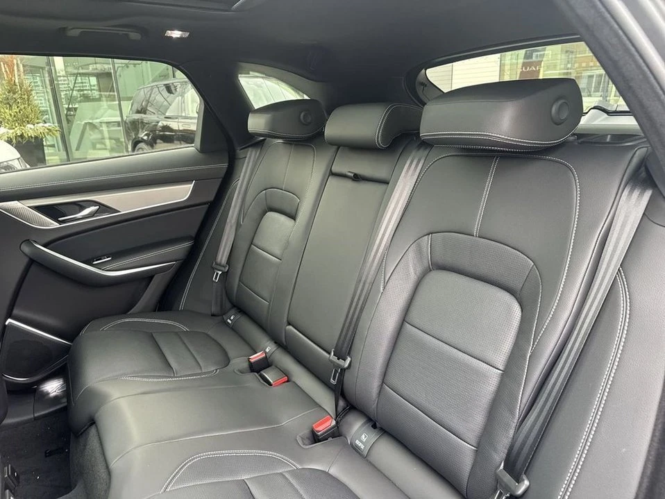 2025 Jaguar F-Pace - Image 17 of 18