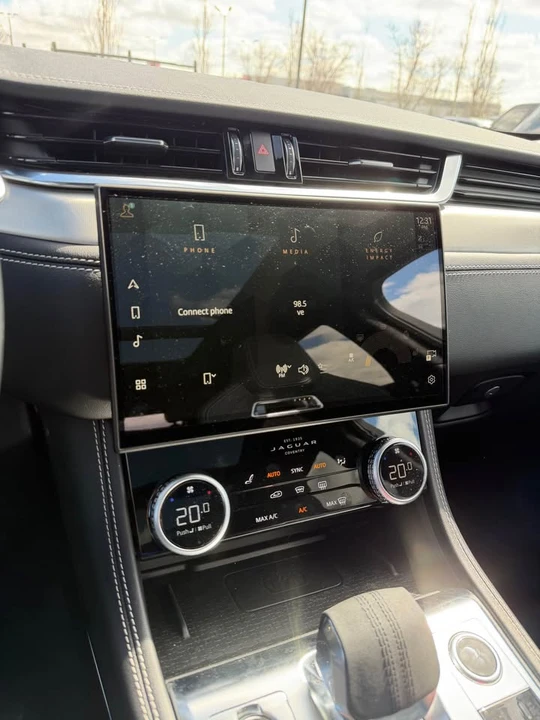 2025 Jaguar F-Pace - Image 9 of 10