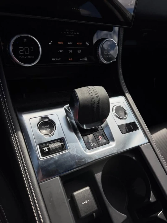 2025 Jaguar F-Pace - Image 10 of 10